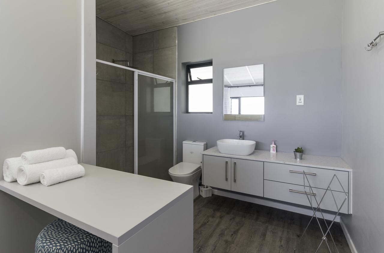 Sky Blue Guest House كينتون اون سي المظهر الخارجي الصورة