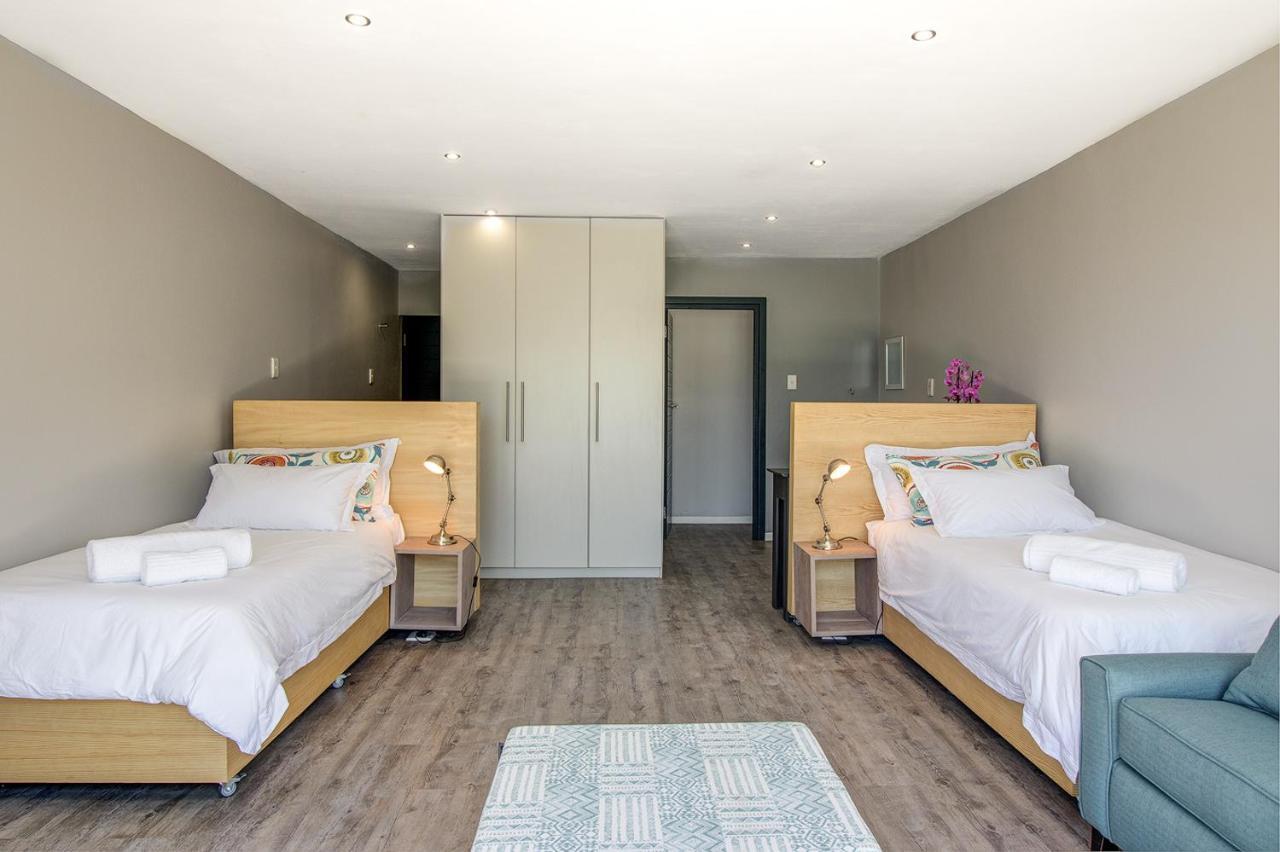 Sky Blue Guest House كينتون اون سي المظهر الخارجي الصورة